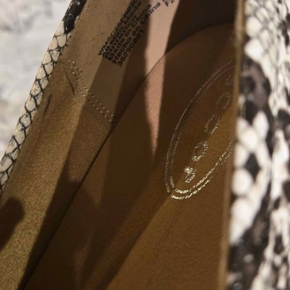 Snake-Print Platform Loafers - White/Black - Picture 2 of 2